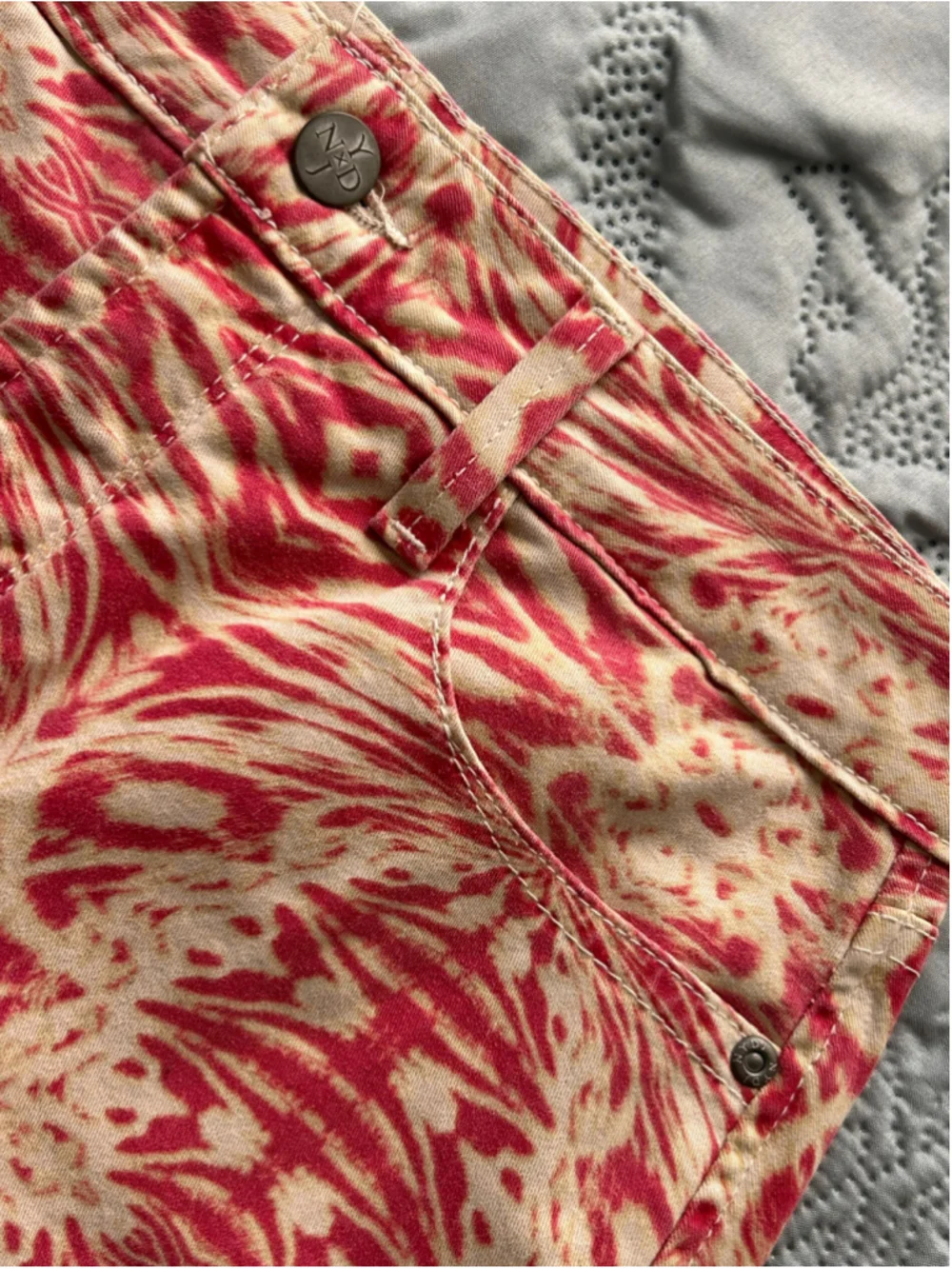 NYDJ Red Cream Abstract Print Denim Mini Skirt Size 4 Stretch